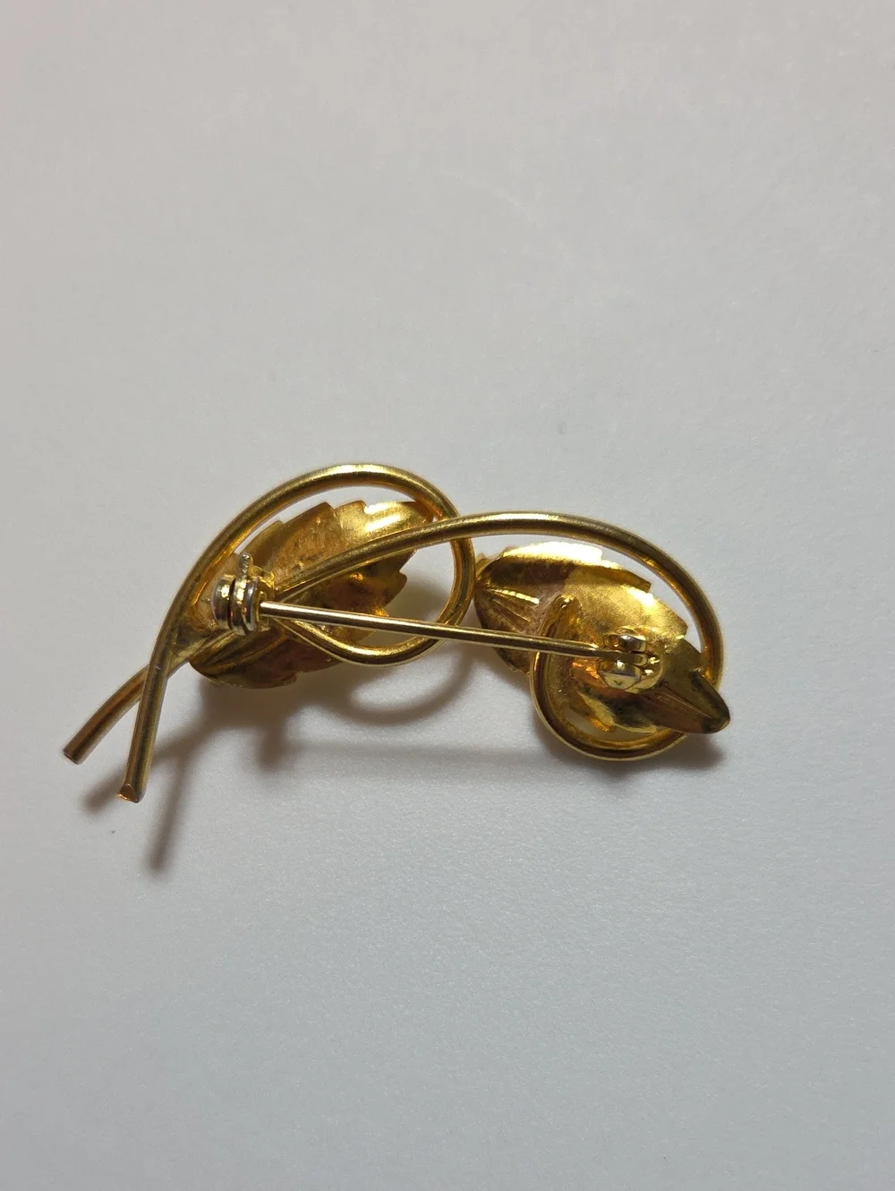 Vintage Gold Tone Leaf Faux Pearl Brooch Botanical Open Circle Pin Elegant